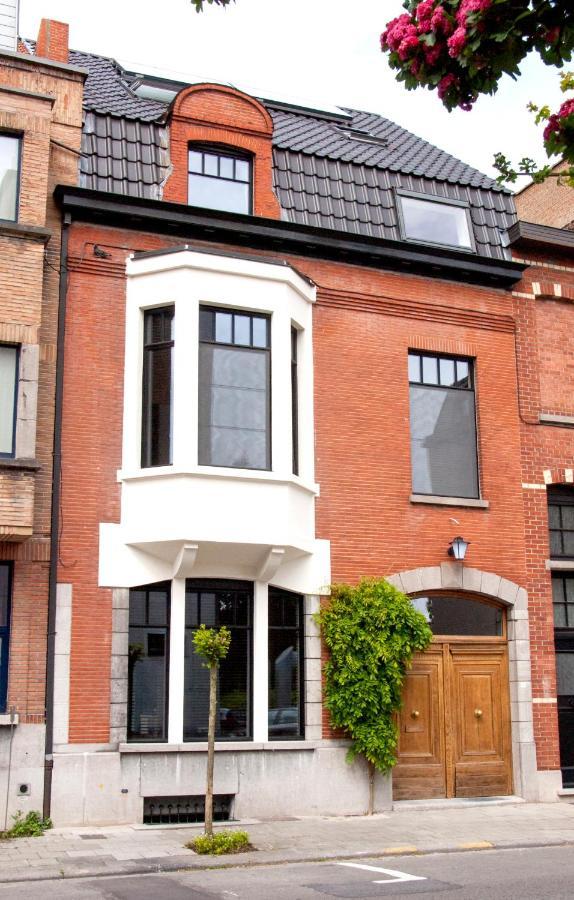 Oyo Bed and Breakfast Kortrijk Exteriör bild